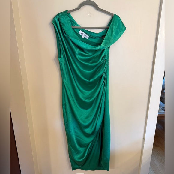 Elliatt Roni Midi Dress in Green Mango - Picture 5 of 11